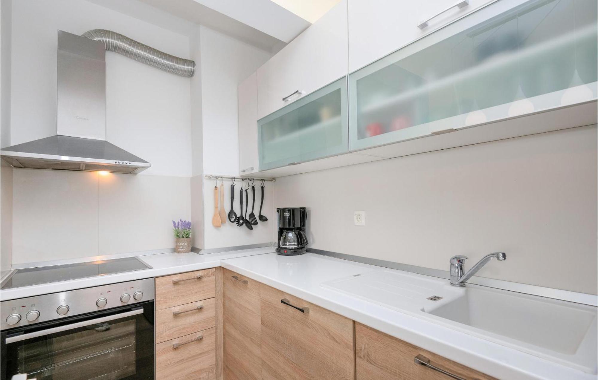 1 Bedroom Beautiful Apartment In Baska Voda Luaran gambar