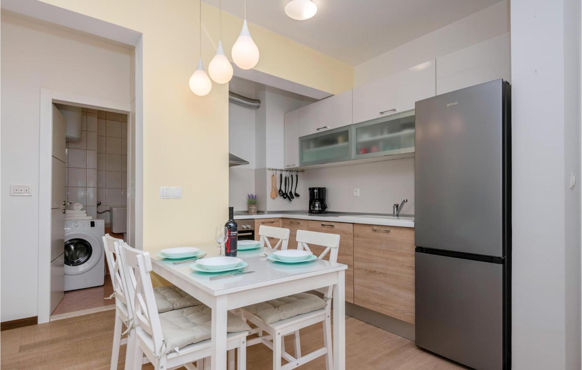 1 Bedroom Beautiful Apartment In Baska Voda Luaran gambar